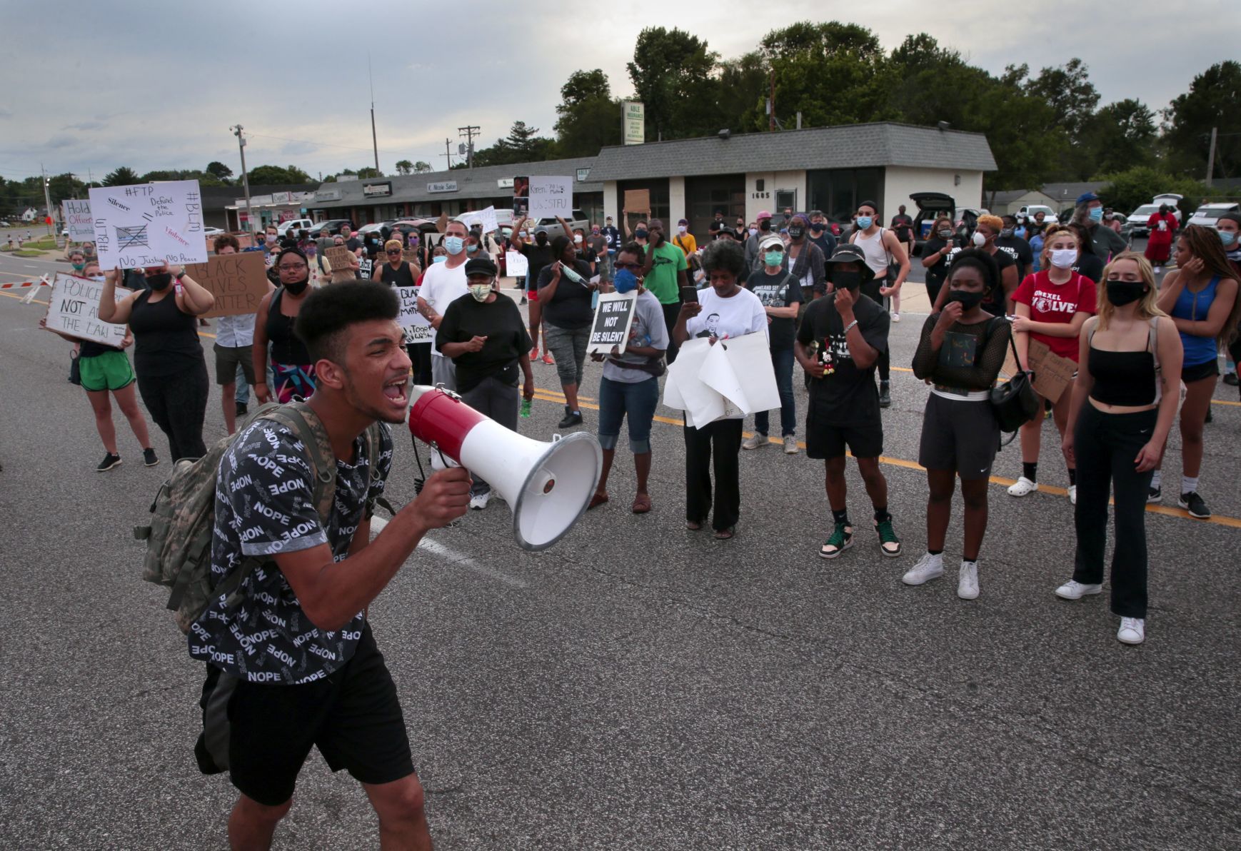 Protesters march on Florissant
